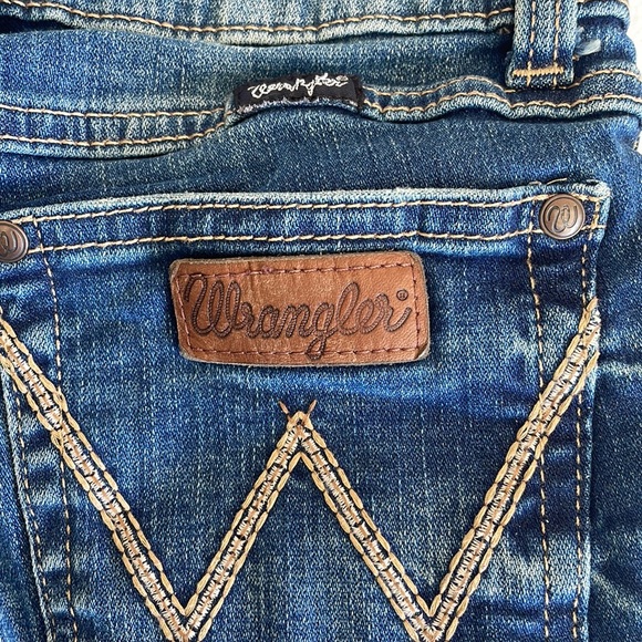 Women Jean. Wrangler boot cut. Size 0 - Picture 3 of 5
